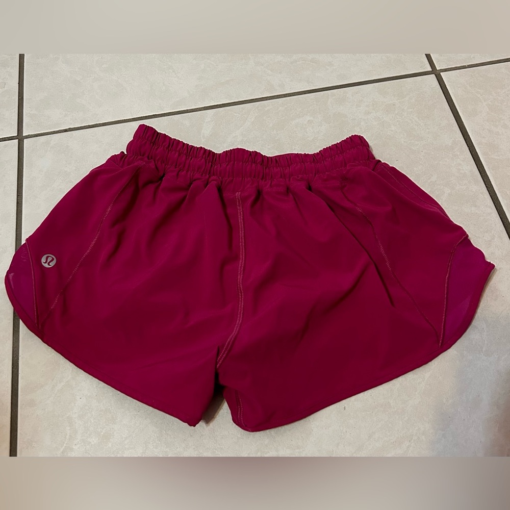 LULULEMON HOTTY HOT LOW RISE LINED SHORT 2.5” size 2 previously used